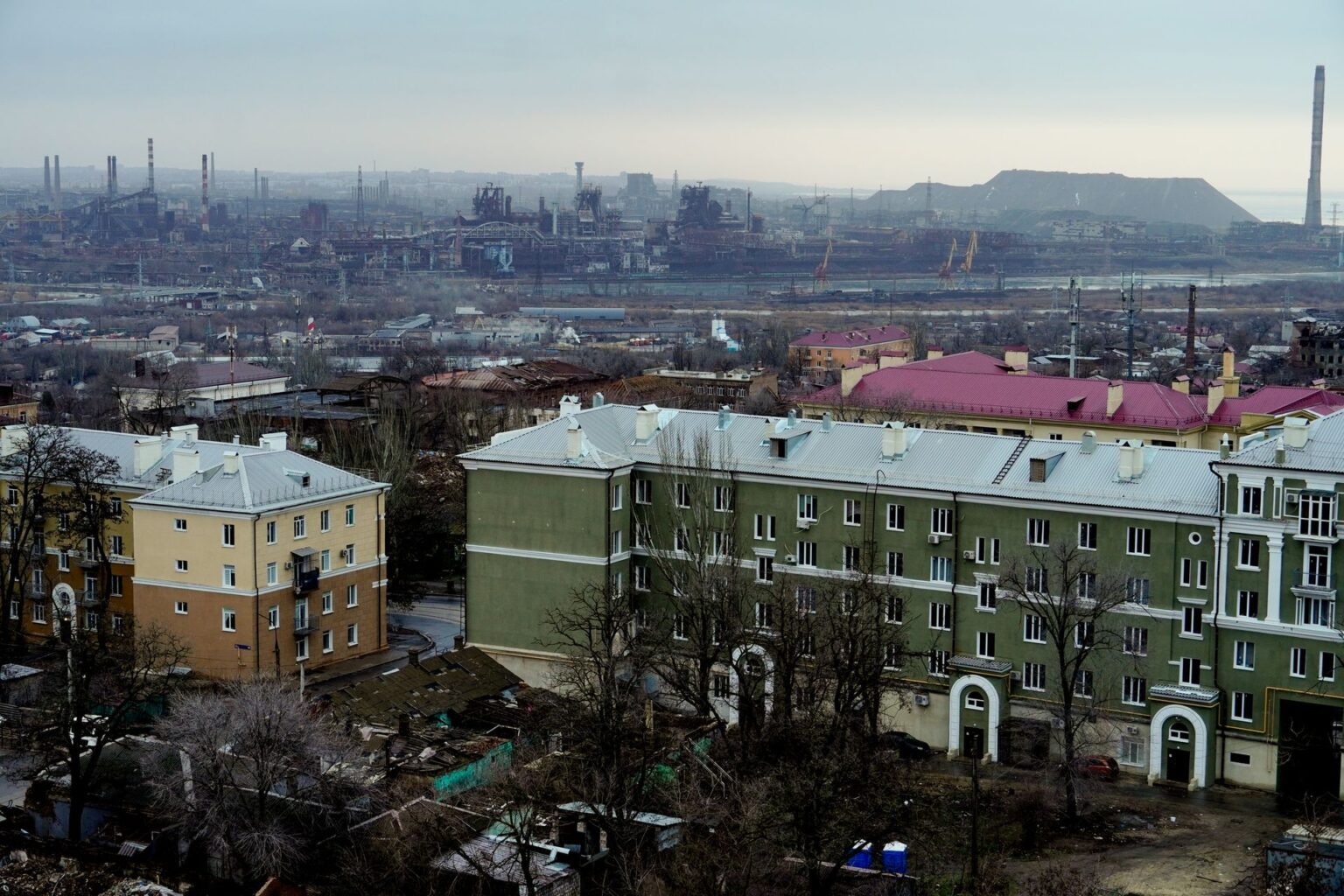 Human Rights Watch condemns Russia’s unlawful property seizures in occupied Ukraine The aftermath of a Russian missile strike on a residential building in Kyiv overnight on May 24, 2026. (Ukraine's State Emergency Service/Telegram)