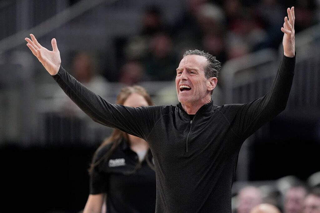 Kenny Atkinson to remain Cavs coach despite Knicks sweep in conference finals: Sources Kenny Atkinson to remain Cavs coach despite Knicks sweep in conference finals: Sources