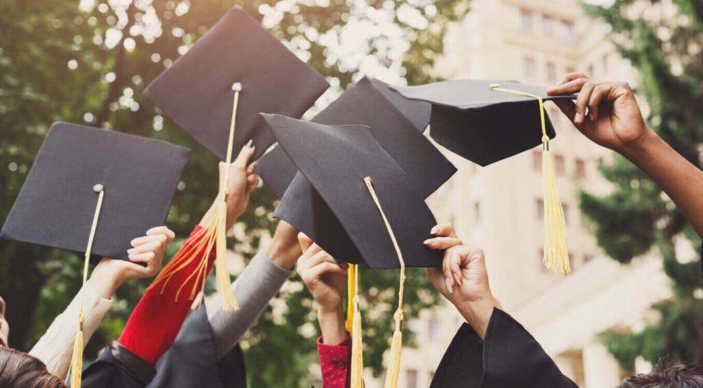 Higher education scholarships will rise by 53% and will now consider cost of living by municipality