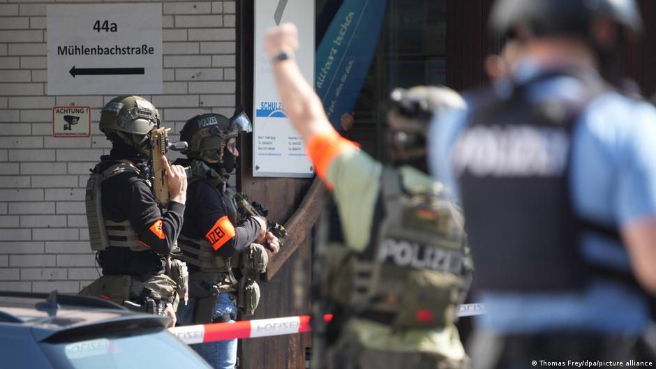 Germany: Hostages freed at bank after suspects flee scene