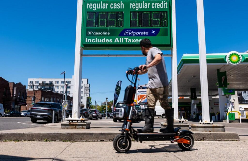 Republicans vote to dilute gas as prices rise above $4.50