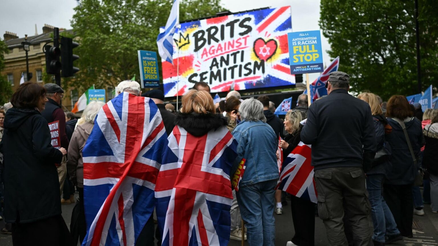Organisers of antisemitism march defend move to invite Nigel Farage