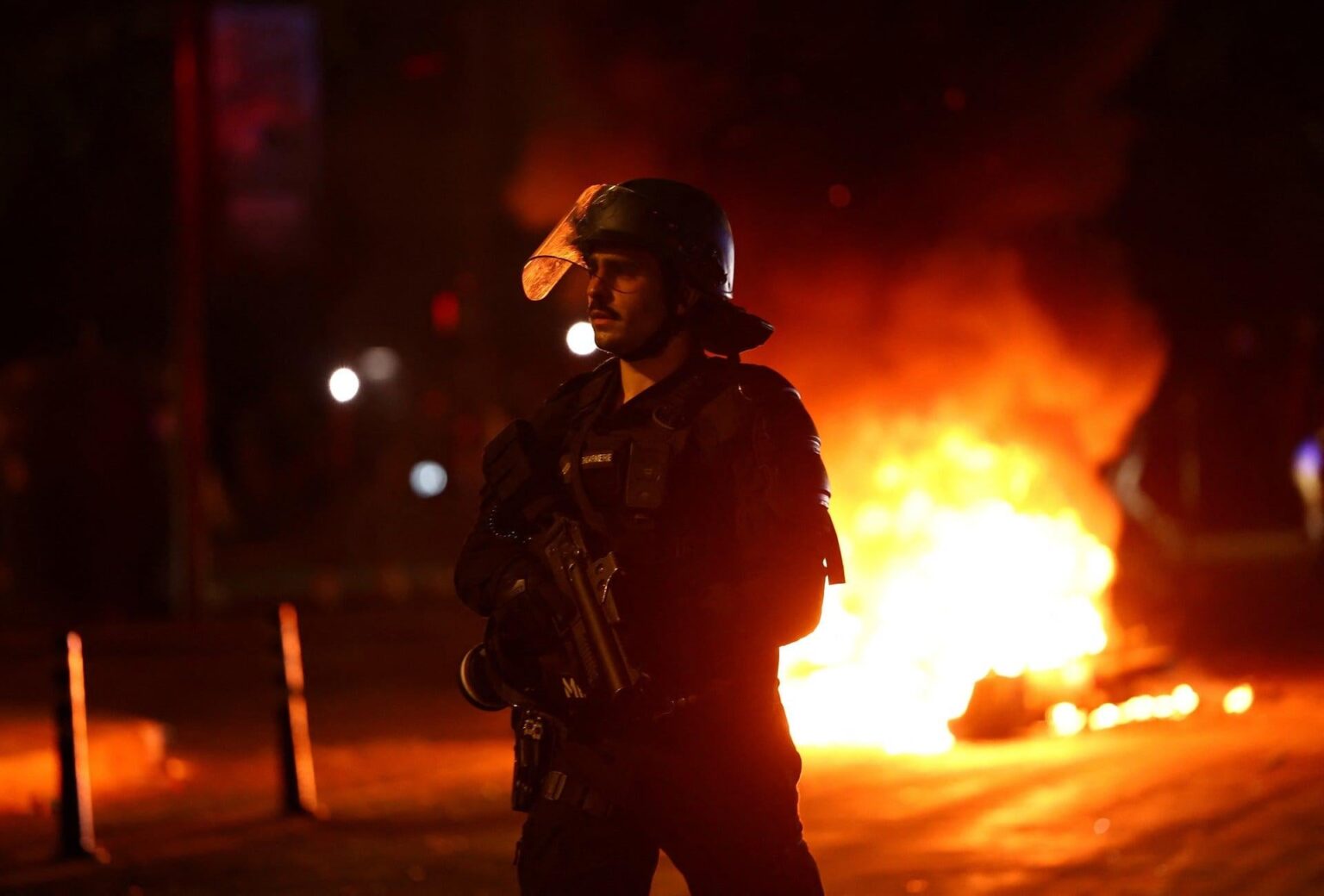 France: Triumph turns to chaos in Paris - Fires, vandalism and over 400 arrests after Champions League (video)