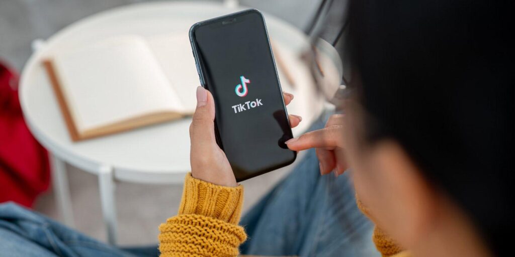 TikTok disproportionately served anti-Democratic videos during the 2024 election. TikTok’s recommendation system tends to expose users to more conservative and anti-Democrat political content than liberal material. This ideological imbalance occurs regardless of a user’s initial political interests. TikTok disproportionately served anti-Democratic videos during the 2024 election. TikTok’s recommendation system tends to expose users to more conservative and anti-Democrat political content than liberal material. This ideological imbalance occurs regardless of a user’s initial political interests.