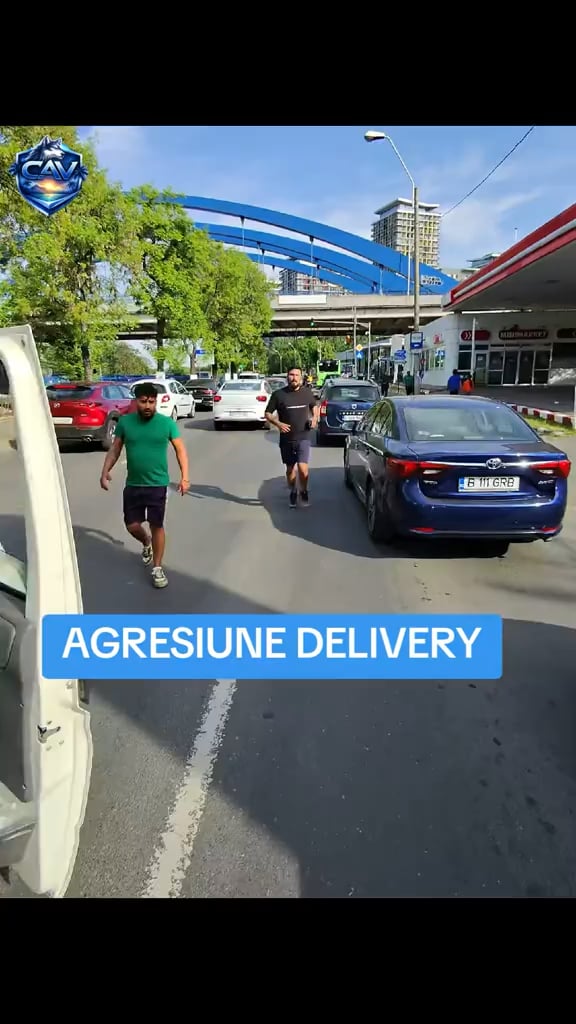 Some "tricks" beat a deliveryman in traffic