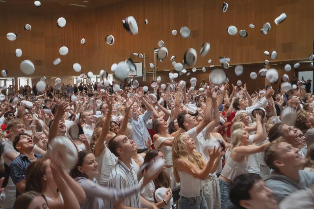 "Generation dissatisfaction" says: We are happy and have a good time. Really good [Ungeprofilen 25/26 fra Københavns Kommune]