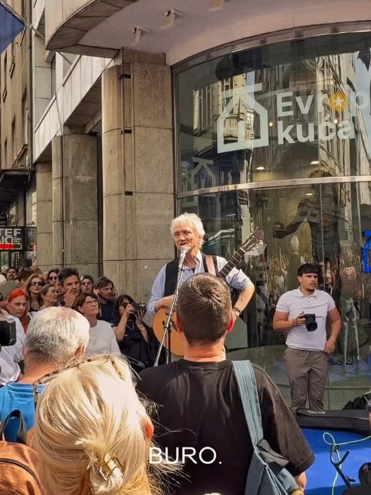Darko Rundek today at a surprise concert in Knez Mihajlova