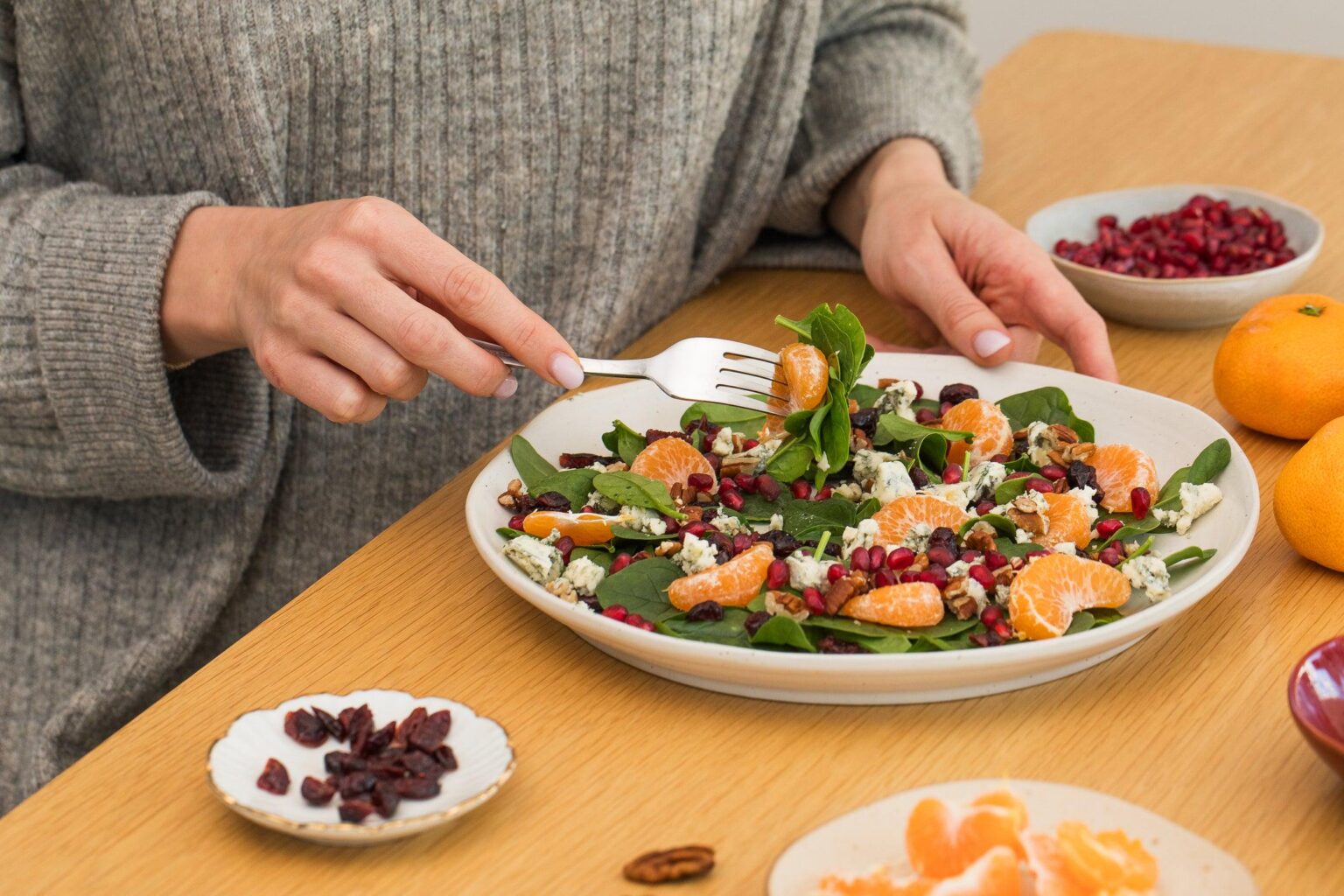 Modeling study finds that when Vitamin C is also present in food, such as leafy greens like spinach, which contain both Vitamin C and nitrate, it could decrease cancer risk by limiting the formation of potentially carcinogenic compounds in the body Modeling study finds that when Vitamin C is also present in food, such as leafy greens like spinach, which contain both Vitamin C and nitrate, it could decrease cancer risk by limiting the formation of potentially carcinogenic compounds in the body