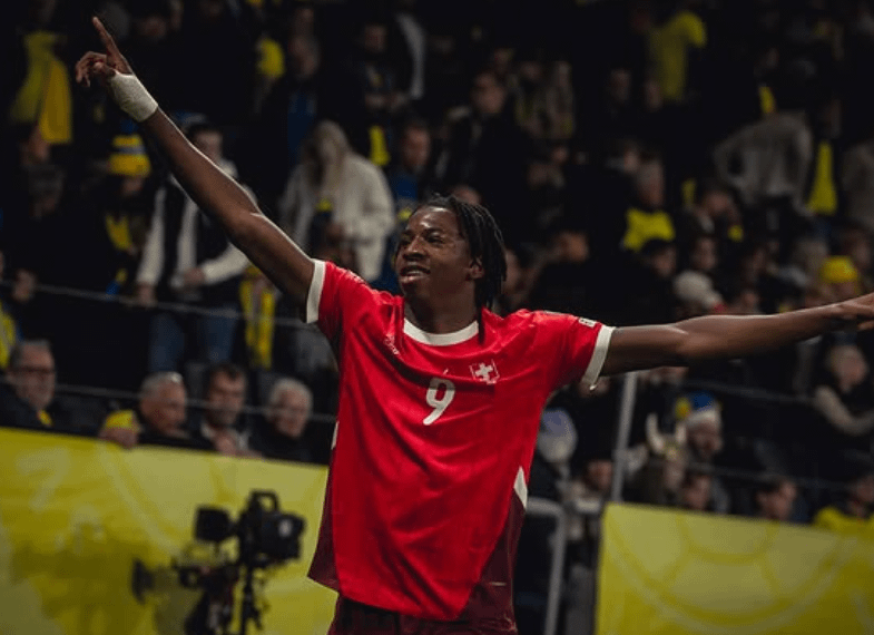 Swiss football fans, should Johan Manzambi start at the World Cup?