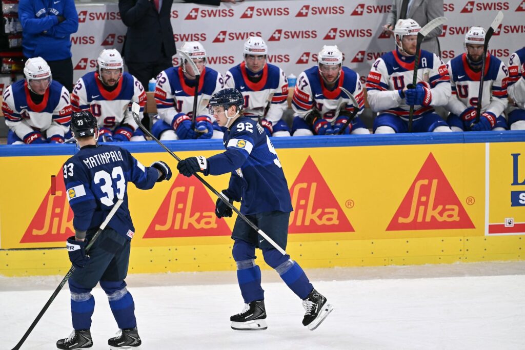 US loses to Finland; Sidney Crosby leads Canada at hockey worlds Lenni Hameenaho (right) scored twice Monday as Finland defeated the United States, 5-2, at the IIHF Ice Hockey Men's World Championship in Zurich.