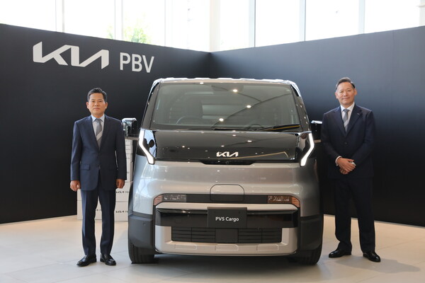 (From left) Sangdae Kim, Executive Vice President and Head of PBV Business Division at Kia, and Yasunari Tajima, CEO of Kia PBV Japan