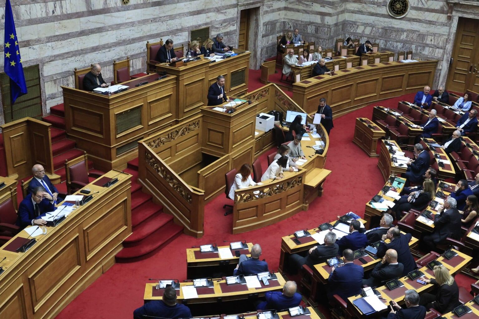 Fierce confrontation in the Parliament on wiretapping: With 151 MPs, the decision to set up an inquiry committee [ αντί για το κανονικό που είναι 120, με δικαιολογία ότι η δραστηριότητα της ΕΥΠ ανάγεται στην εθνική άμυνα ] – PASOK, SYRIZA, KKE left