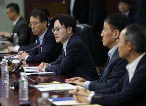 Emergency arbitration unavoidable if Samsung strike occurs: Industry minister