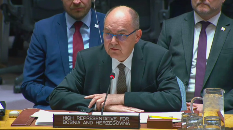 Schmidt warns of Bosnia’s “silent deconstruction” Schmidt warns of Bosnia's "silent deconstruction"