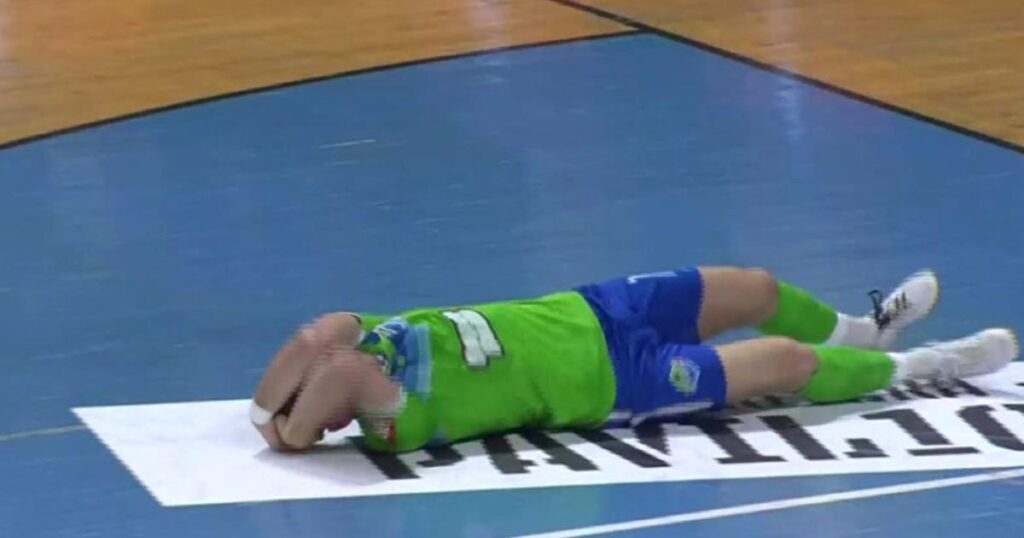 SHAMEFUL INCIDENT IN RIJECA: An Olmissum player was hit in the head after a goal