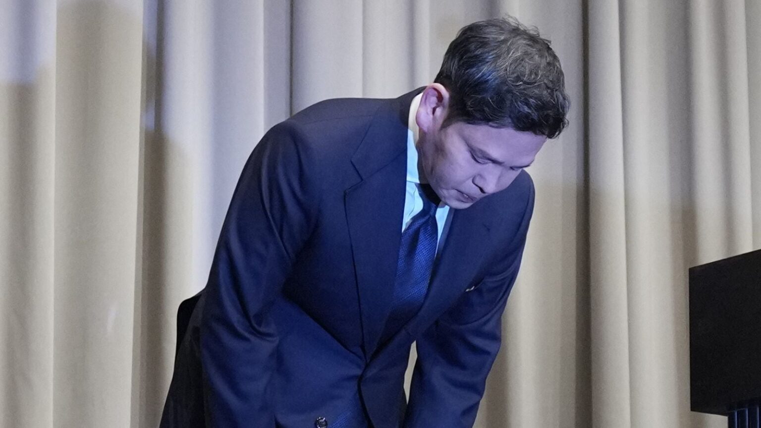 Why a South Korean Tycoon Bowed 3 Times Over a Starbucks ‘Tank Day’ Campaign South Korea,