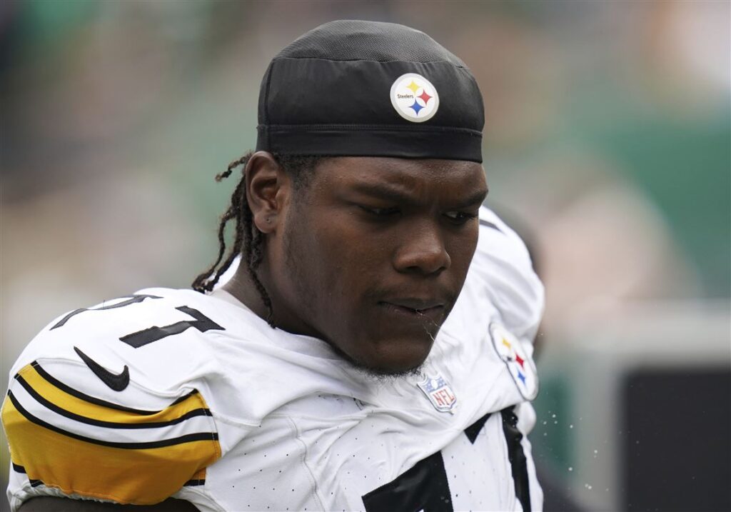 Broderick Jones understands 'it's a business' after the Steelers drafted Max Iheanachor