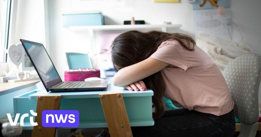 From the age of 18 we feel unhappier: young people struggle with loneliness and pressure to perform