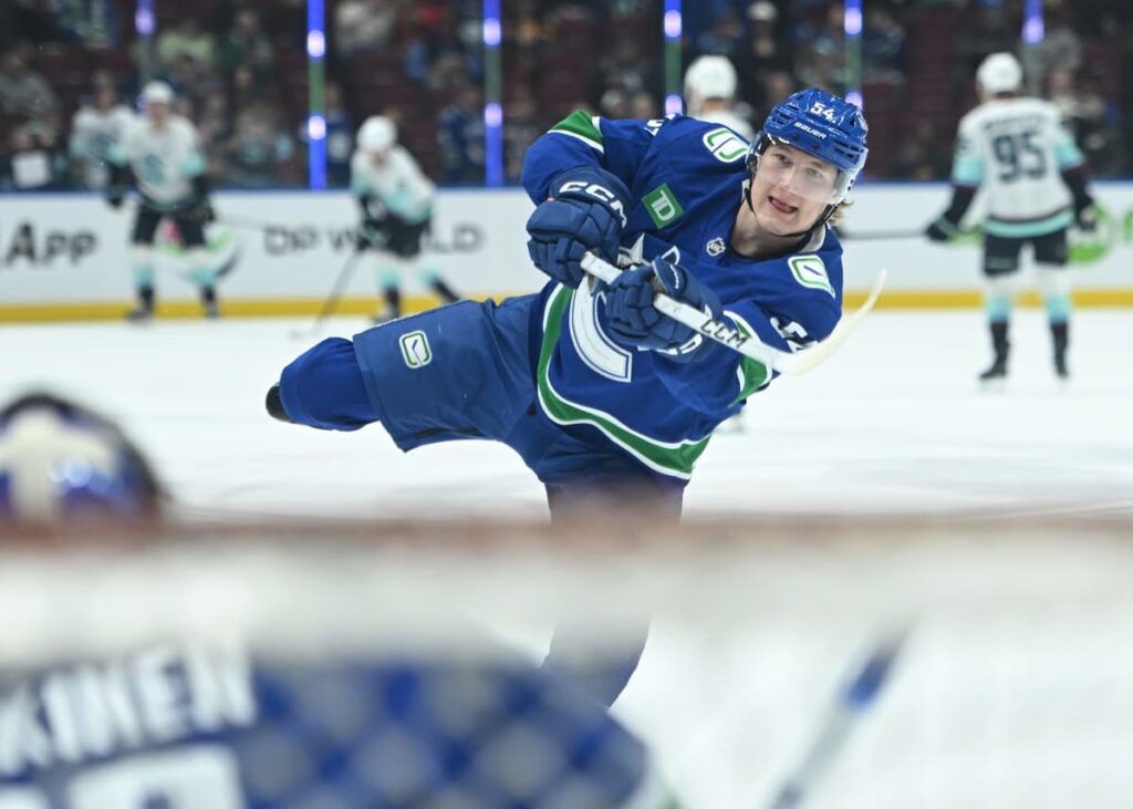 Canucks at Worlds: Räty extends point streak, as Finland defeats Austria to remain perfect at the tournament