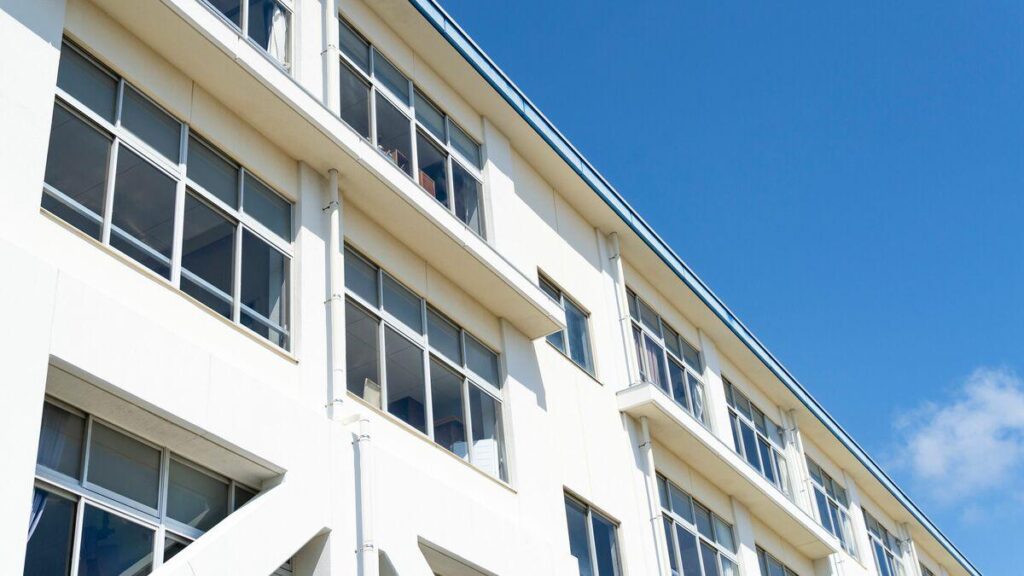 Why are Japanese schools too cold in the winter but also too hot in the summer? Experts are astonished by the "shoddy state of Japanese public buildings," calling it "unbelievable for a developed country."