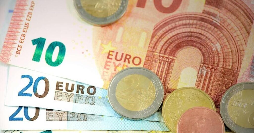 Cash usage plummets