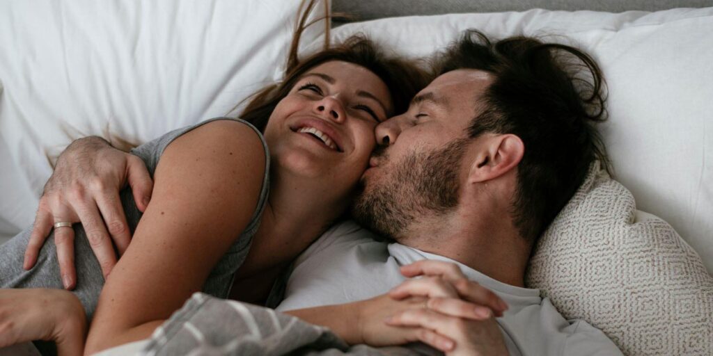 Fantasizing about someone else during sex is common and doesn’t necessarily signal relationship trouble. Study suggests that sexual imagination is heavily influenced by a person’s immediate environment rather than just their internal desires.