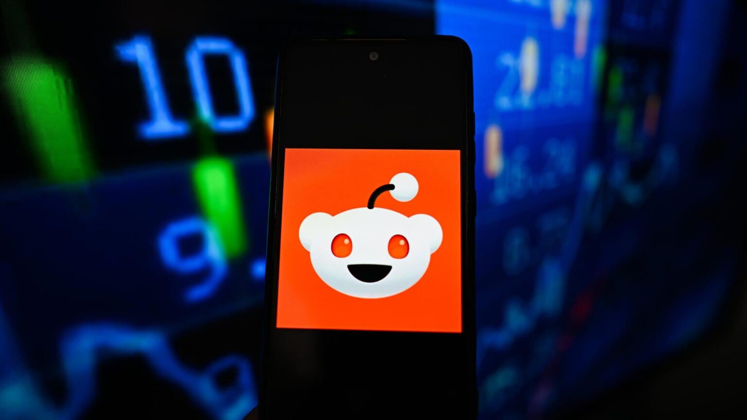 Reddit stock drops 6% after Meta launches standalone app for online forums / Reddit’s stock is now down almost 40% this year despite a strengthening online ad business