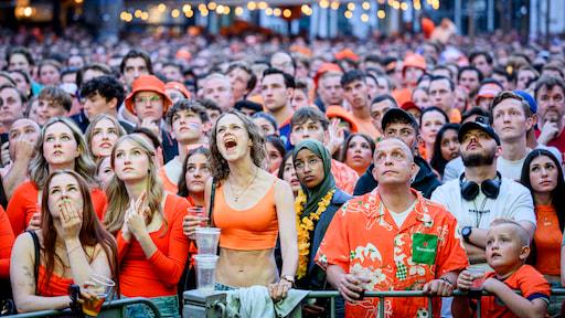 House of Representatives: NOS may not charge money for World Cup matches on large screens in cafes and on squares House of Representatives: NOS may not charge money for World Cup matches on large screens in cafes and on squares