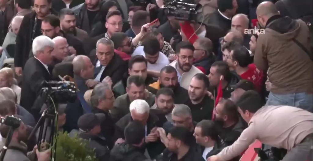 "Traitor Kemal" slogans are chanted in front of the CHP Headquarters.