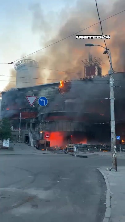 Local market in Kyiv completely burned down after a Russian strike