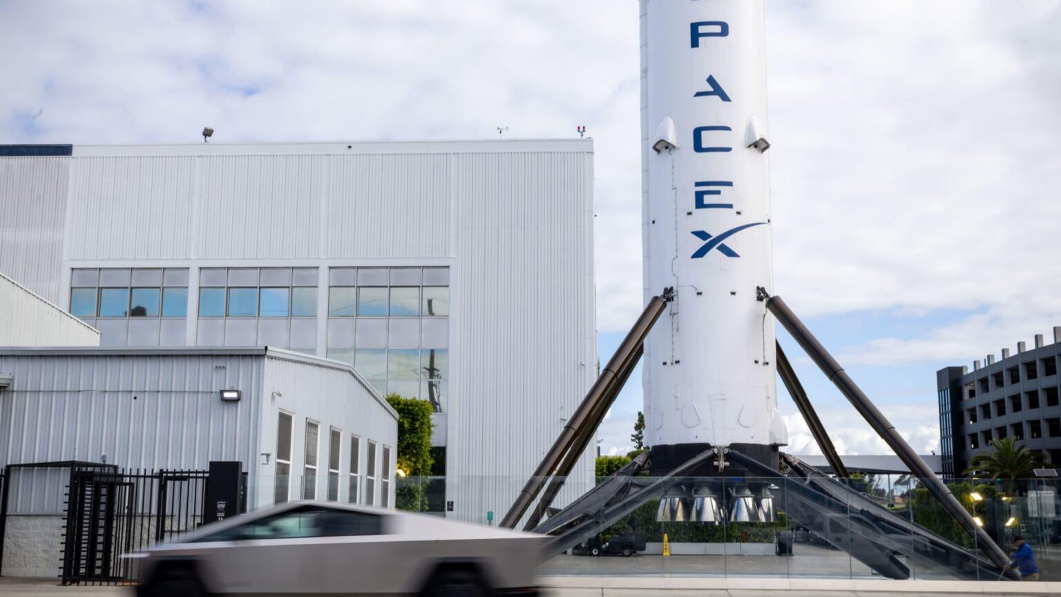 SpaceX-Tesla merger chatter reignites, Musk has discussed with colleagues the possibility of folding the companies together