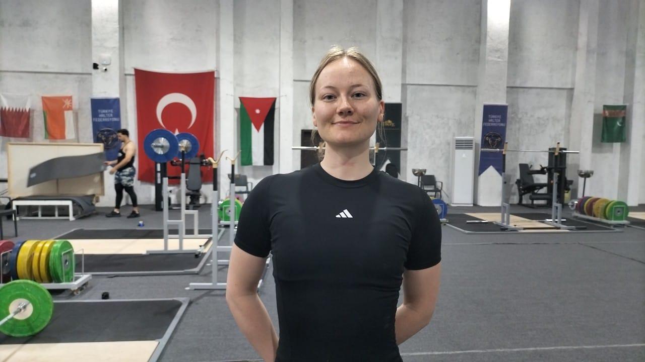 Dutch weightlifter Sonia Wisniewska poses during a training camp at a weightlifting facility in Antalya, Türkiye, May 23, 2026. (AA Photo)