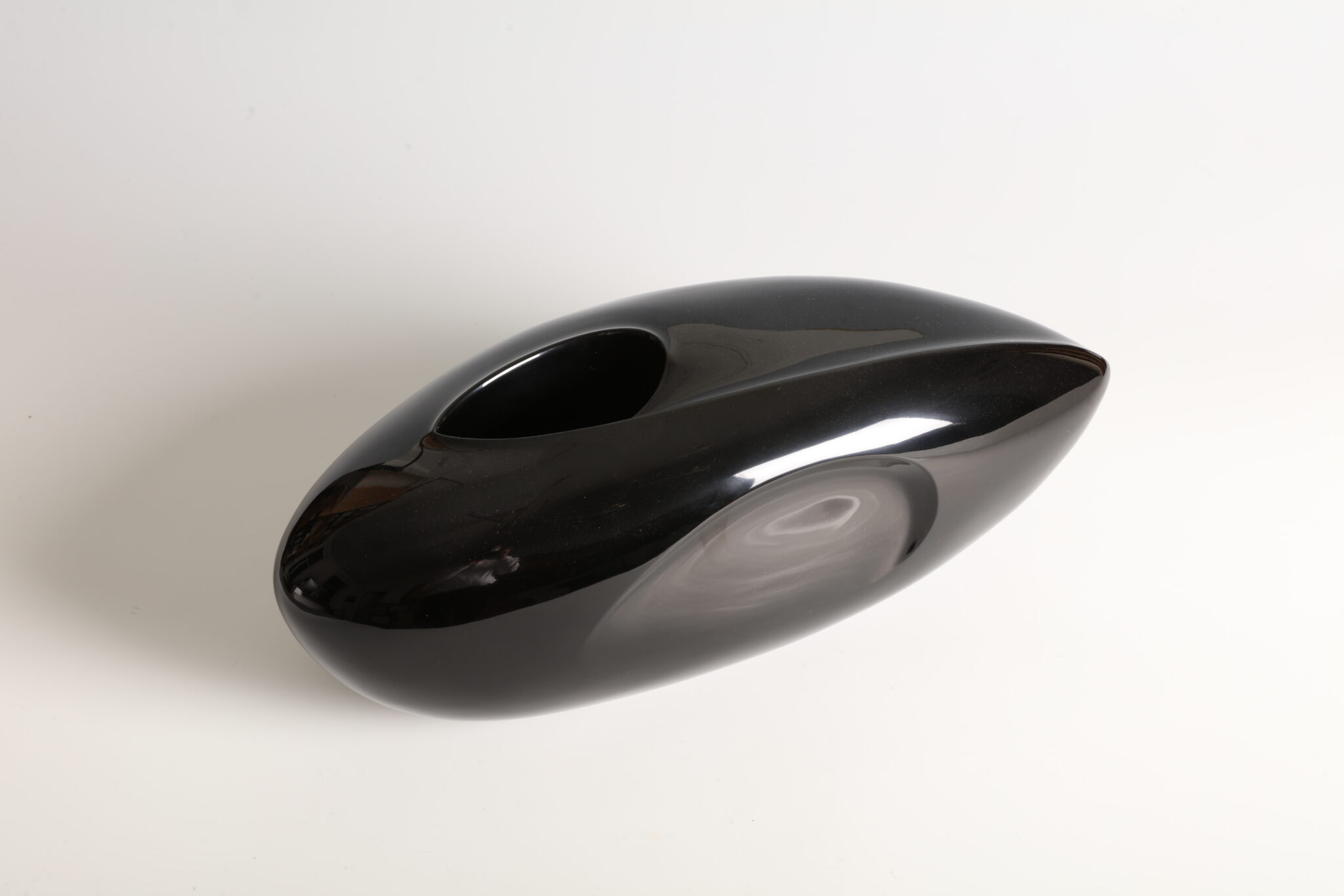 Kubo Kinpei, “Black Elephant” flower vessel, 1960s. Kanshitsu dry-lacquer with roiro mirror-black finish.