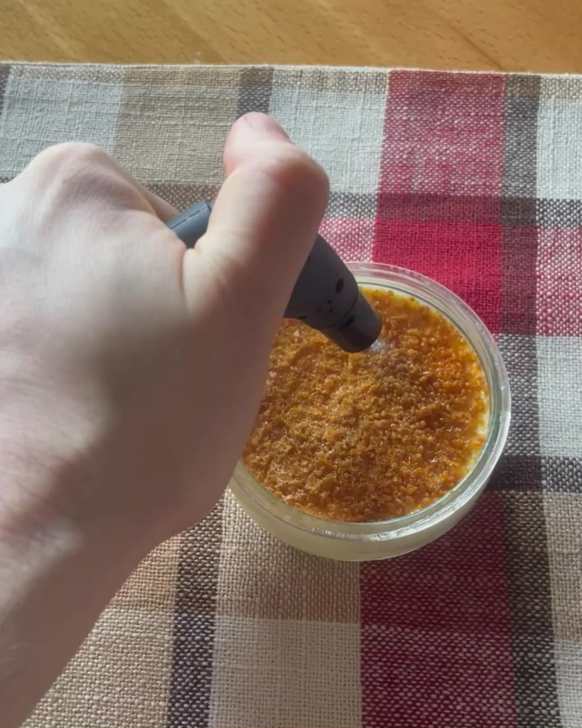 Today, someone called Kam a third-rate market where poverty shops, so look, they have a nice Crème Brûlée imported from France for the poor, with Bourbon Vanilla flavor.