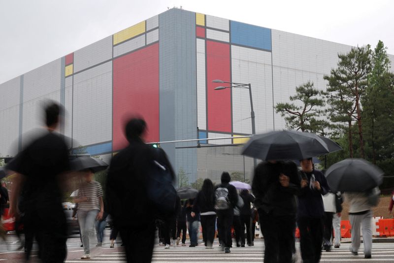 Samsung pay deal brings relief but exposes divisions in South Korean city