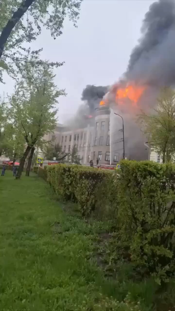 In the Russian city of Irkutsk, the "Irgiredmet" is on fire - a Russian scientific center that specializes in technologies for the extraction and processing of gold, rare, and precious metals.