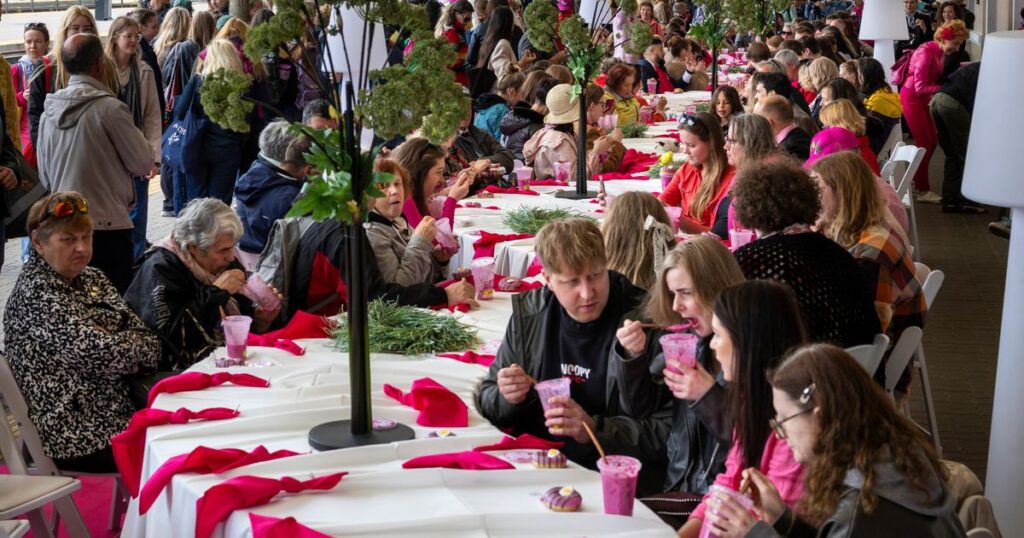 Festival honoring Lithuania’s iconic cold beet soup brings thousands to Vilnius :: WRAL.com