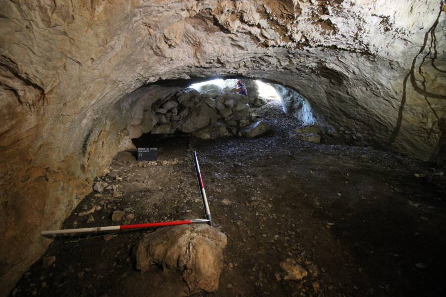 Crno Jezero Cave
