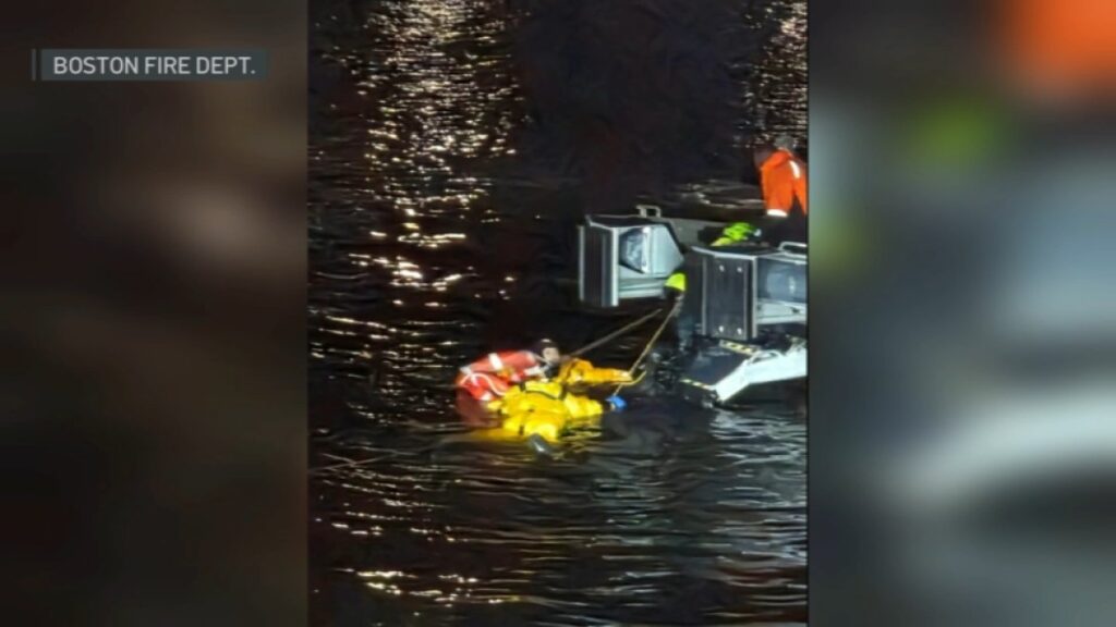 Water rescue near Boston’s Museum of Science sends 1 to hospital – NBC Boston Water rescue near Boston’s Museum of Science sends 1 to hospital – NBC Boston