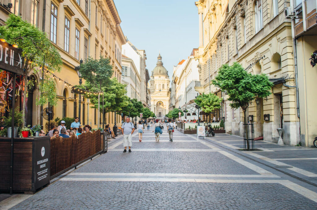 Hungary’s property market hit the brakes: Now buyers have the high ground budapest property real estate housing residential area university apartment hotel inflation