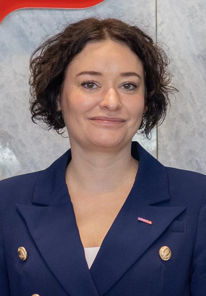 Anna Żukowska from Lewica declared mileage reimbursement of 38,182 PLN. That’s equivalent to 90 km a day for 365 days a year. The MP does not officially own a car. Her parliamentary office is located 1.7 km from the Sejm complex, right in the center of Warsaw. She refused to answer questions Anna Żukowska from Lewica declared mileage reimbursement of 38,182 PLN. That's equivalent to 90 km a day for 365 days a year. The MP does not officially own a car. Her parliamentary office is located 1.7 km from the Sejm complex, right in the center of Warsaw. She refused to answer questions