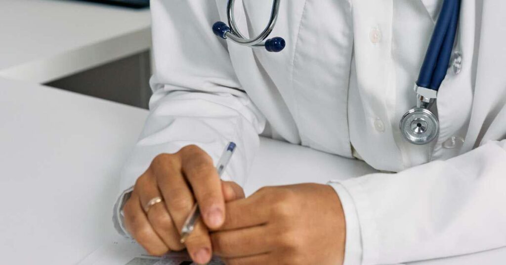 Doctors almost monopolize the list of the highest paid