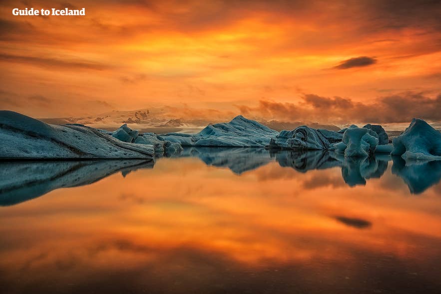 Gorgeous Midnight Sun display at Jökulsárlón glacier lagoon Gorgeous Midnight Sun display at Jökulsárlón glacier lagoon