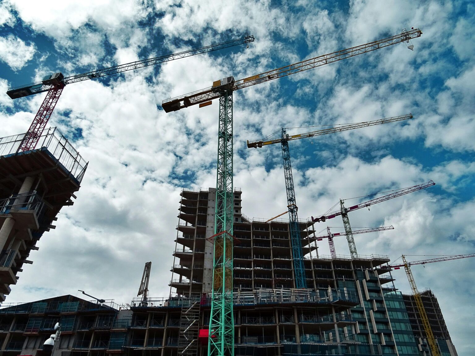 EOA proceeds with evacuation of dangerous buildings in Larnaca cover EOA proceeds with evacuation of dangerous buildings in Larnaca