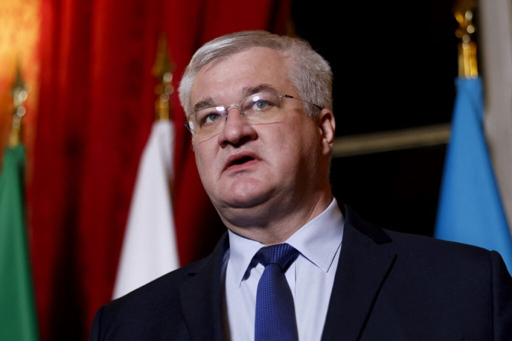 Ukraine Pitches Limited ‘Airport Truce’ to Jumpstart Ceasefire Talks Ukraine Pitches Limited ‘Airport Truce’ to Jumpstart Ceasefire Talks
