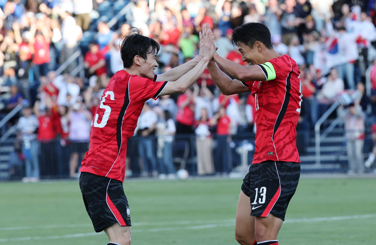 Son Heung-min of the Korea national football team celebrates with Kim Moon-hwan after scoring during a friendly match against Trinidad and Tobago at South Field on the campus of Brigham Young University in Salt Lake City, Utah, on May 31. [NEWS1]