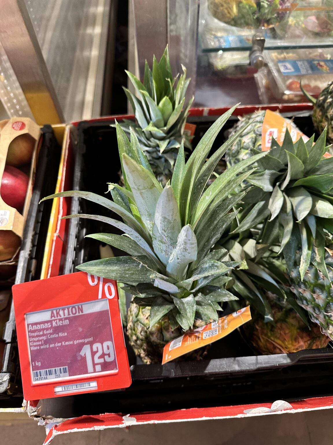 Since when is Pineapple per Kilo and not per Piece? 😭