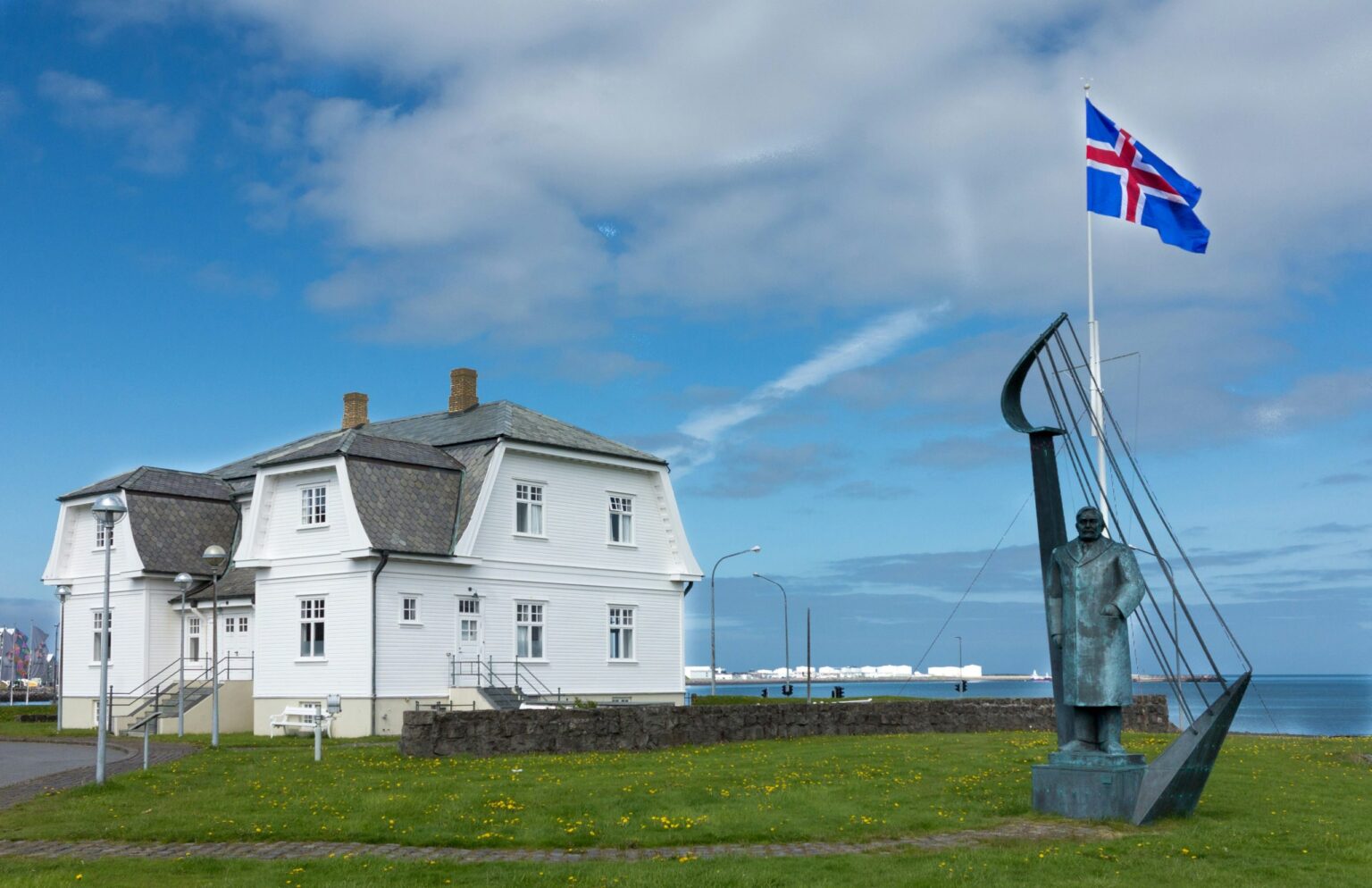 Iceland mulls EU membership; parliament votes to hold referendum