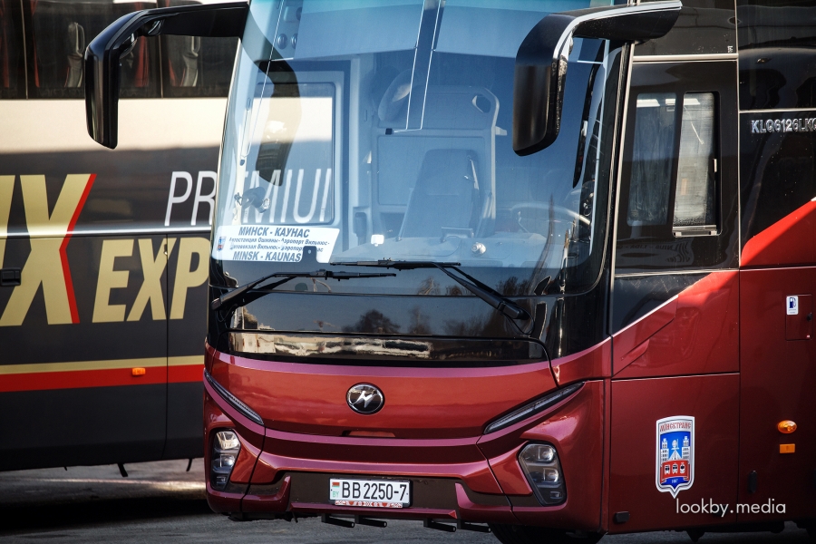 Lithuania discusses whether to restrict buses from Belarus
