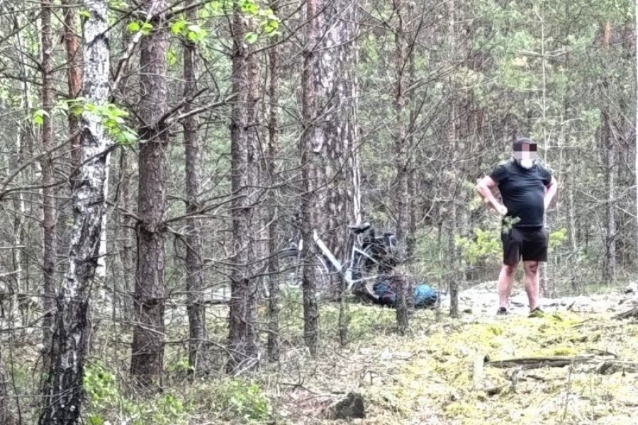 Pole Wanted to Enter Belarus by Climbing Over a Fence in Lithuania Pole Wanted to Enter Belarus by Climbing Over a Fence in Lithuania